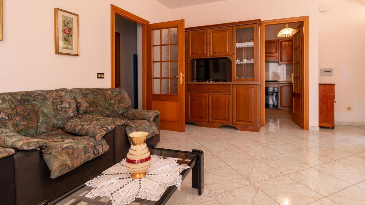 L'ulivo Apartment *